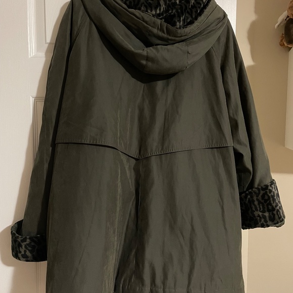 Woman's Fall/winter Jacket - Picture 7 of 7